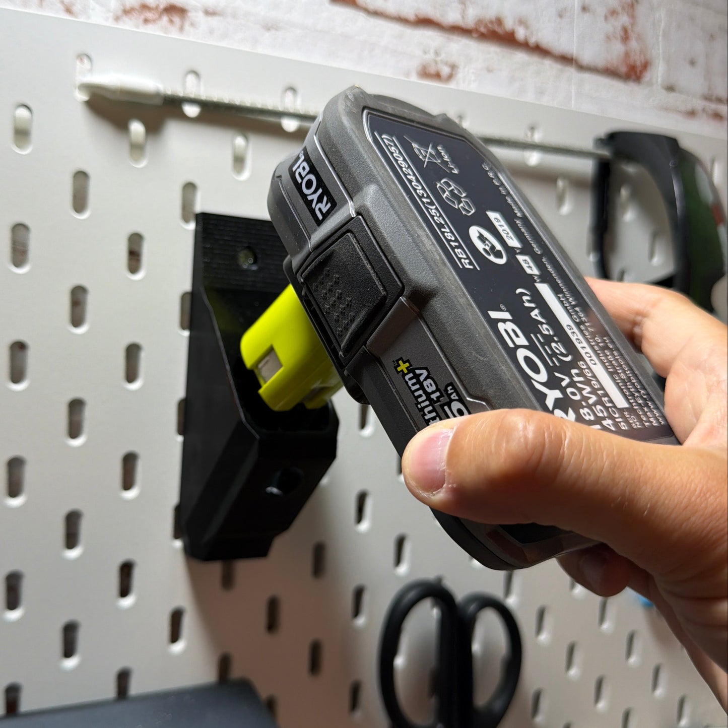 Wandhalterung für Ryobi 18V ONE+ Akkus