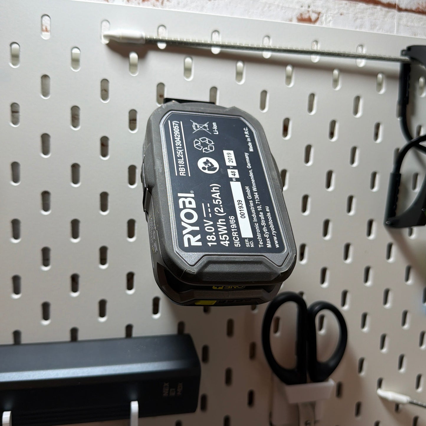 Wandhalterung für Ryobi 18V ONE+ Akkus