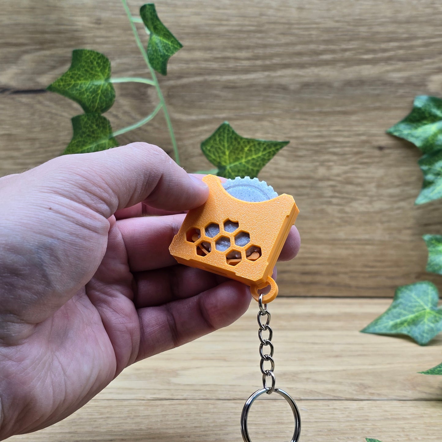 Stressspielzeug "Fidget Wheel" - Orange - Schlüsselanhänger mit Drehrad zum Stress reduzieren und rumspielen- Grau/Orange