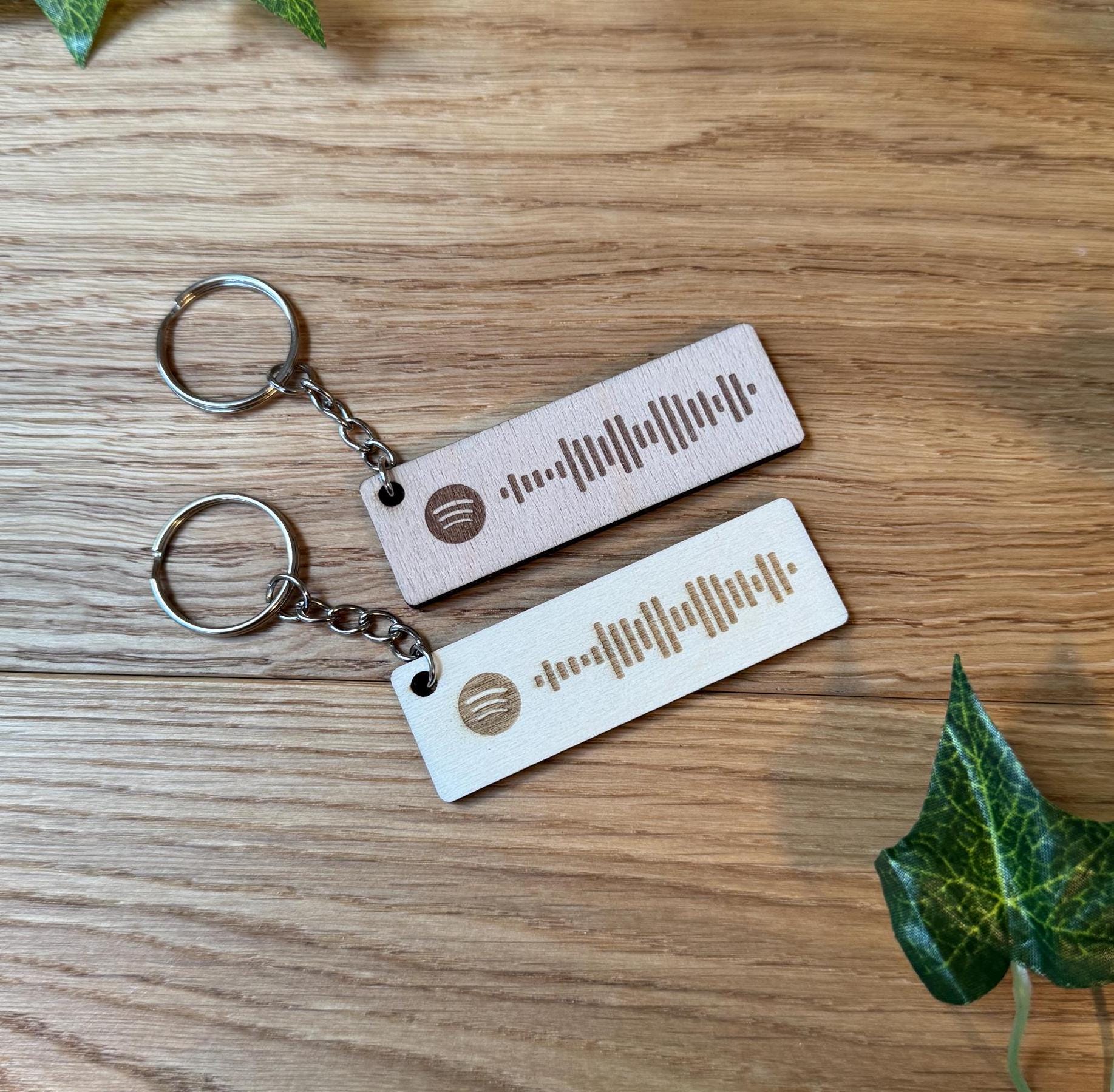 Personalisierter Spotify Schlüsselanhänger mit deinem Lieblingssong | zum scannen | aus Holz | Dein Song, Künstler oder Playlist immer dabei
