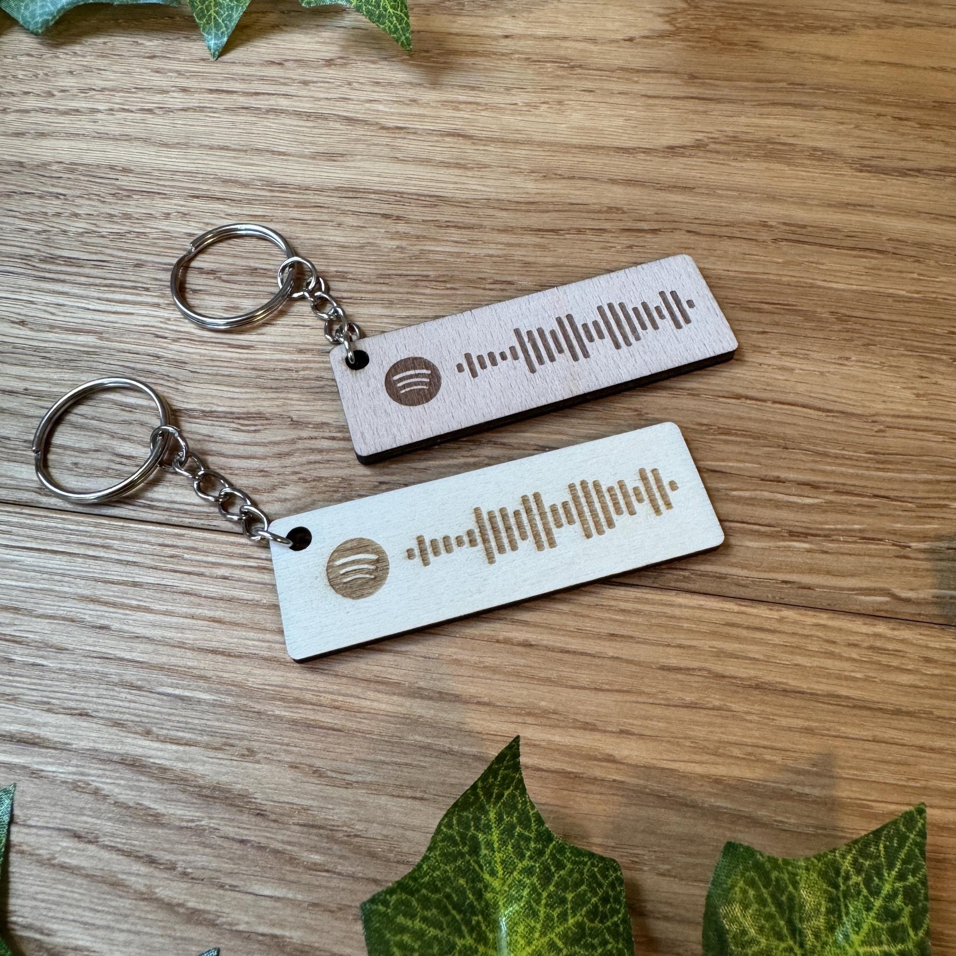Personalisierter Spotify Schlüsselanhänger mit deinem Lieblingssong | zum scannen | aus Holz | Dein Song, Künstler oder Playlist immer dabei