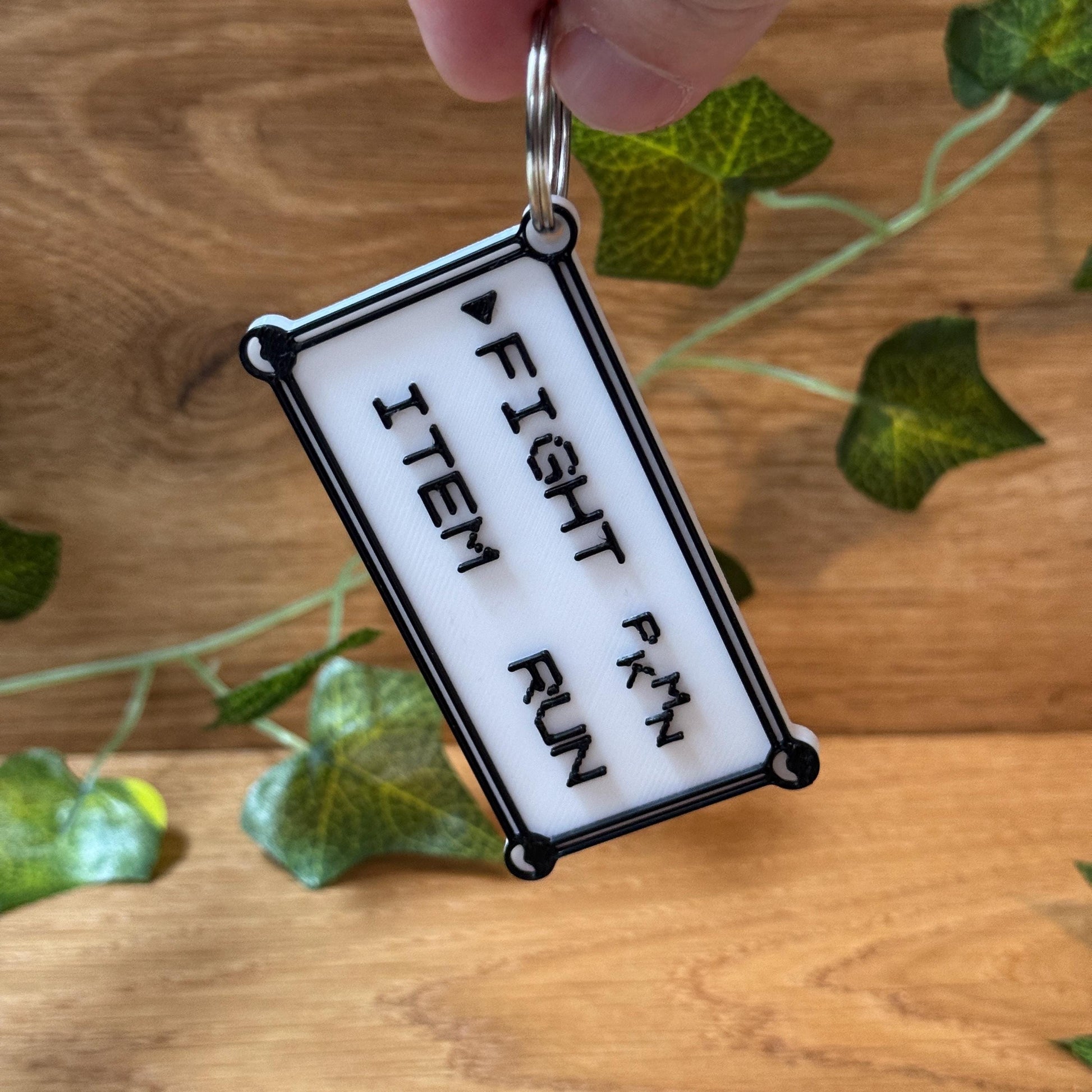 Pokémon inspirierter Kampfmenü Schlüsselanhänger – Nostalgie für deine Tasche! Das beliebte Kampfmenü aus Pokemon Rot | Blau | Gelb