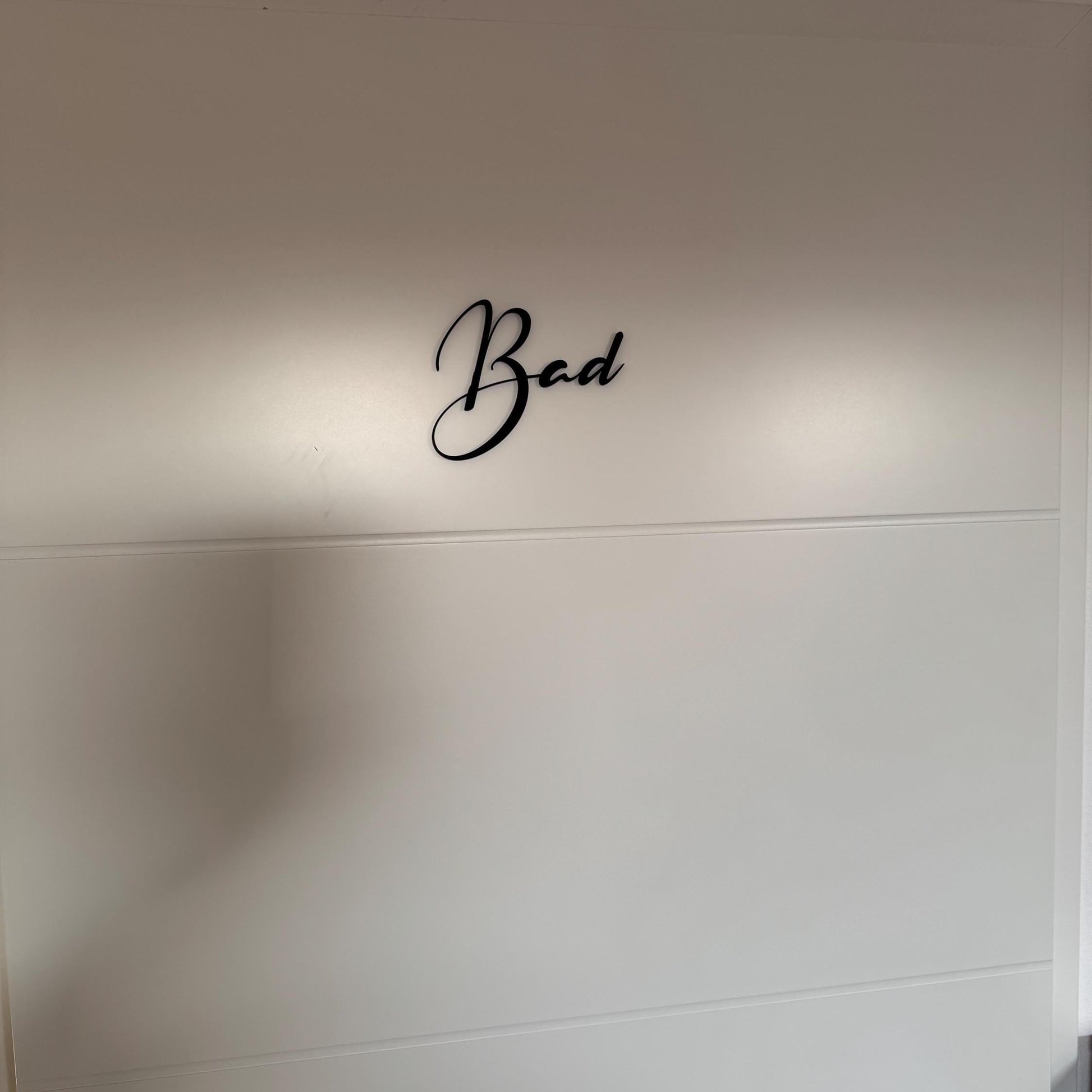 Türschild Badezimmer | Bad, Gäste WC, Schriftzug – Die stilvolle Türdekoration für dein Badezimmer