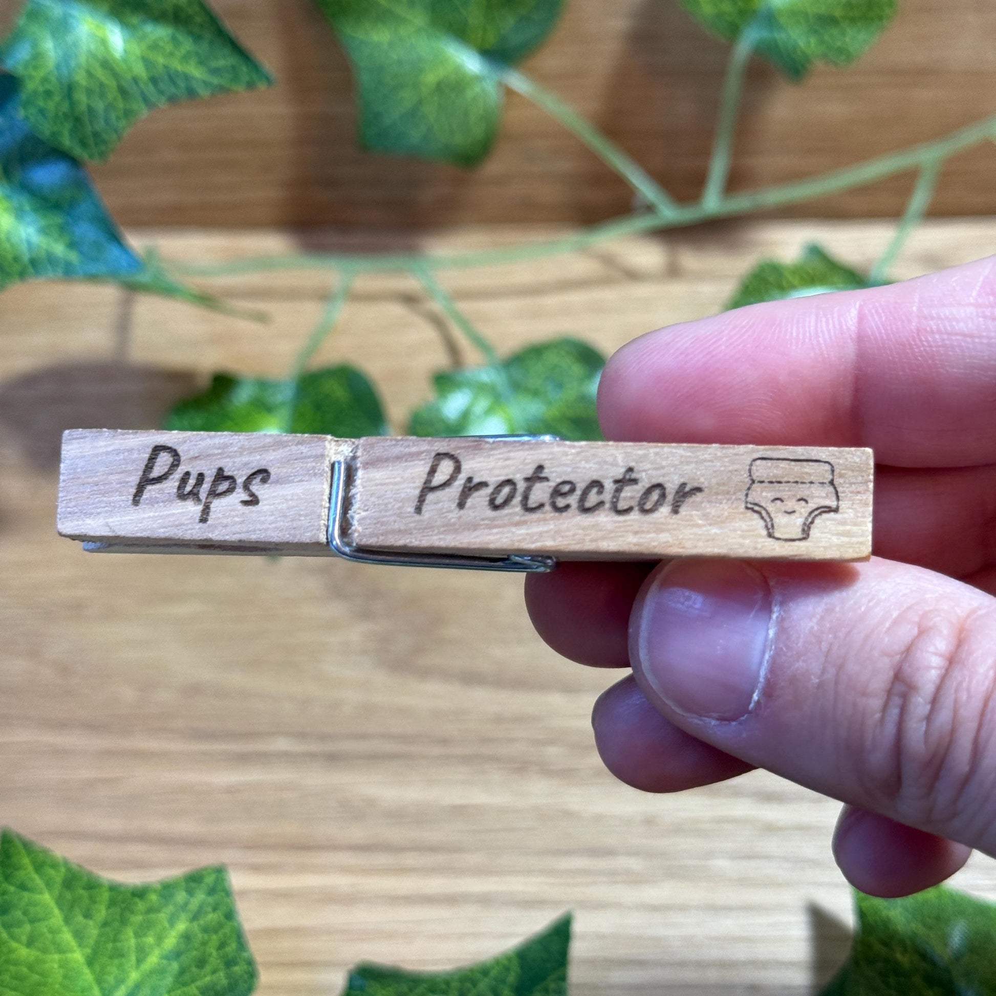 Pups Protector | Geschenk zur Geburt für werdender Mama und Papa | zur Babyparty | für werdende Eltern | Geschenk Vatertag, Windel Gadget