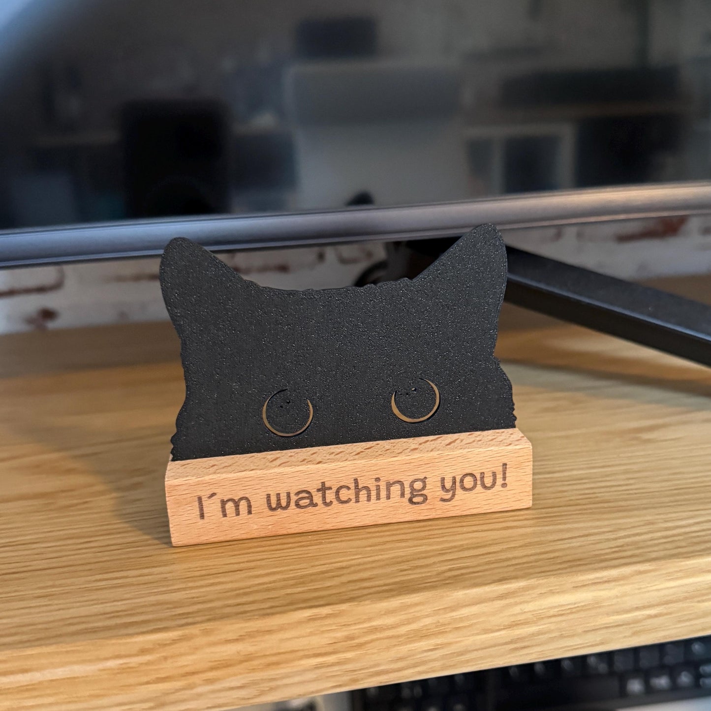 Witziger Katzen Aufsteller aus Holz mit Gravur „I’m watching you“ – lustiges Deko-Highlight & Geschenkidee für echte Katzenfans!