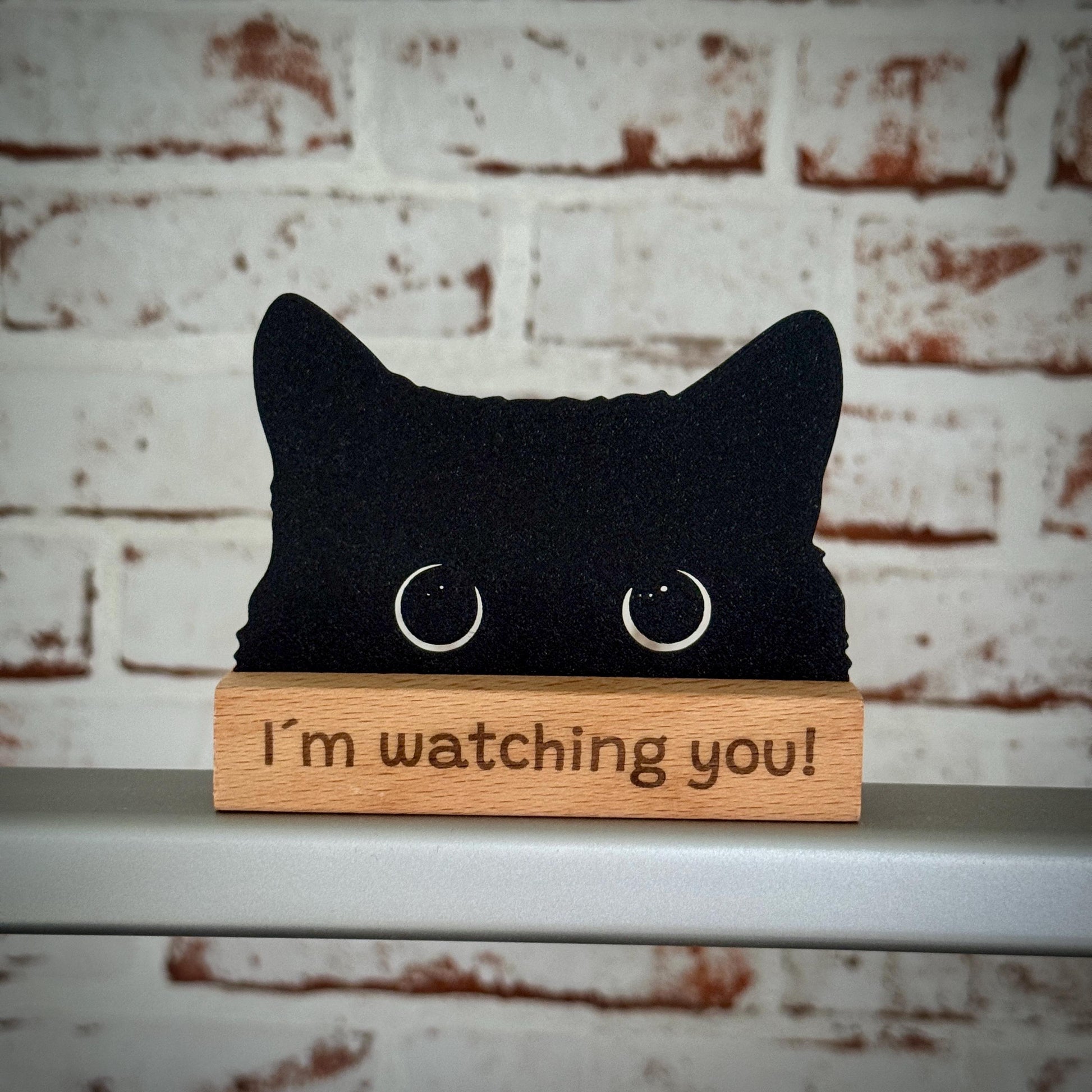 Witziger Katzen Aufsteller aus Holz mit Gravur „I’m watching you“ – lustiges Deko-Highlight & Geschenkidee für echte Katzenfans!