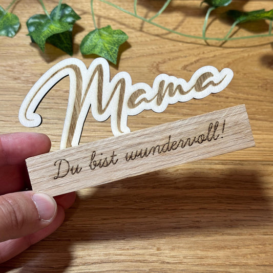 Personalisierbarer Holzständer "Mama" – ideales Geschenk mit Wunschtext zum Muttertag, Geburtstag oder einfach als liebevolle Überraschung.