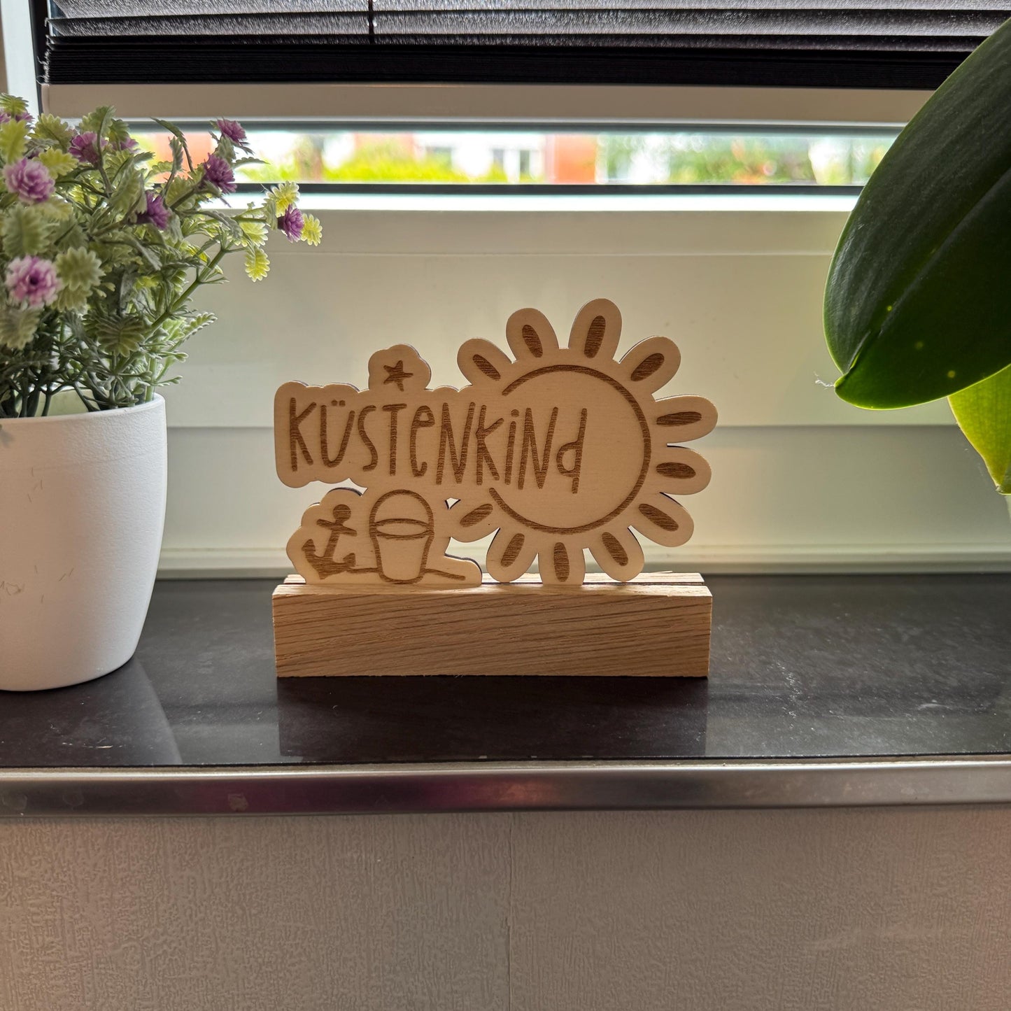 Nordischer Holzaufsteller "Küstenkind" | Maritime Deko aus Holz | Handgemachte Deko für Wohnzimmer, Küche & Bad | Tolle Geschenkidee