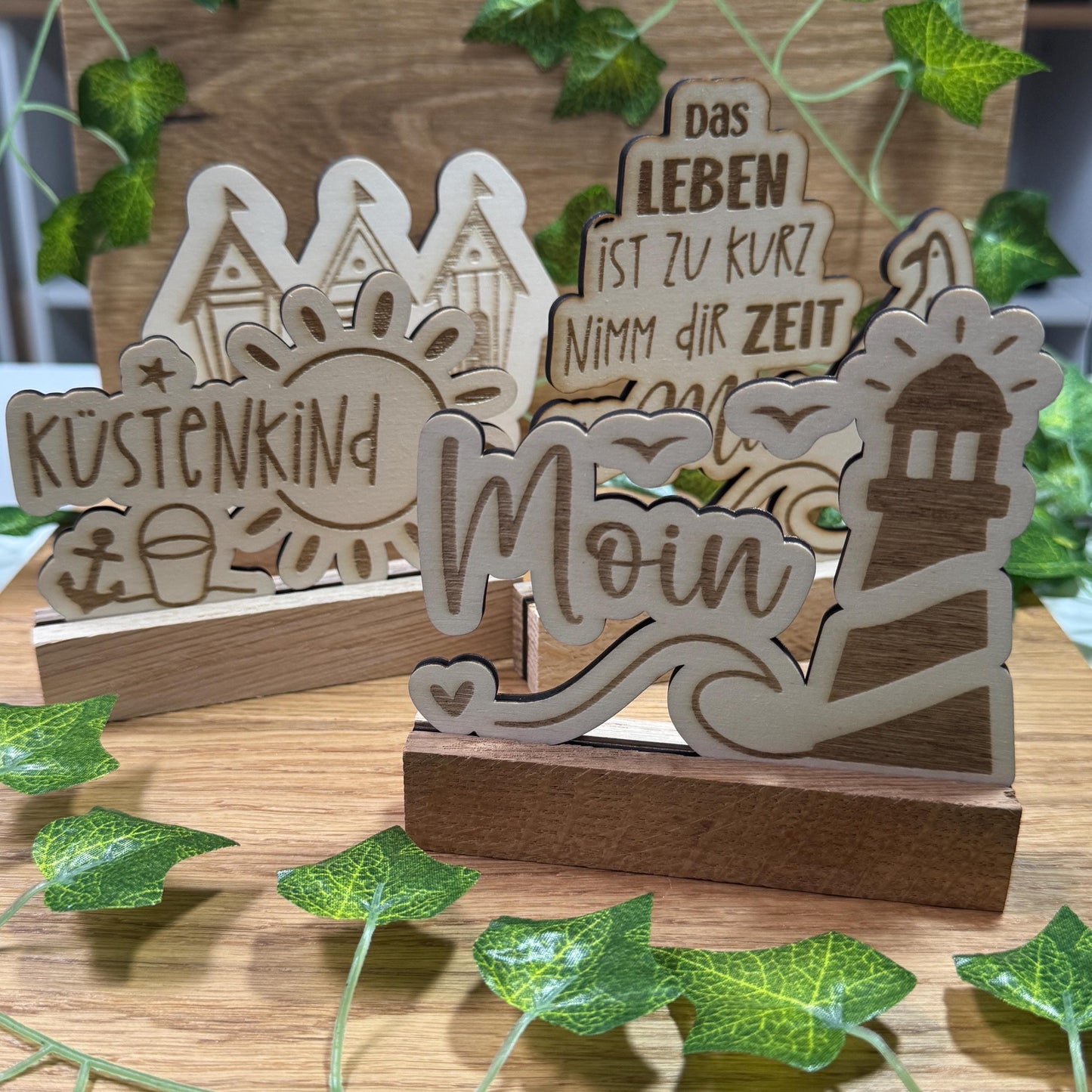 Nordischer Holzaufsteller "Ostsee-Liebe" | Maritime Deko aus Holz | Handgemachte Deko für Wohnzimmer, Küche & Bad | Tolle Geschenkidee