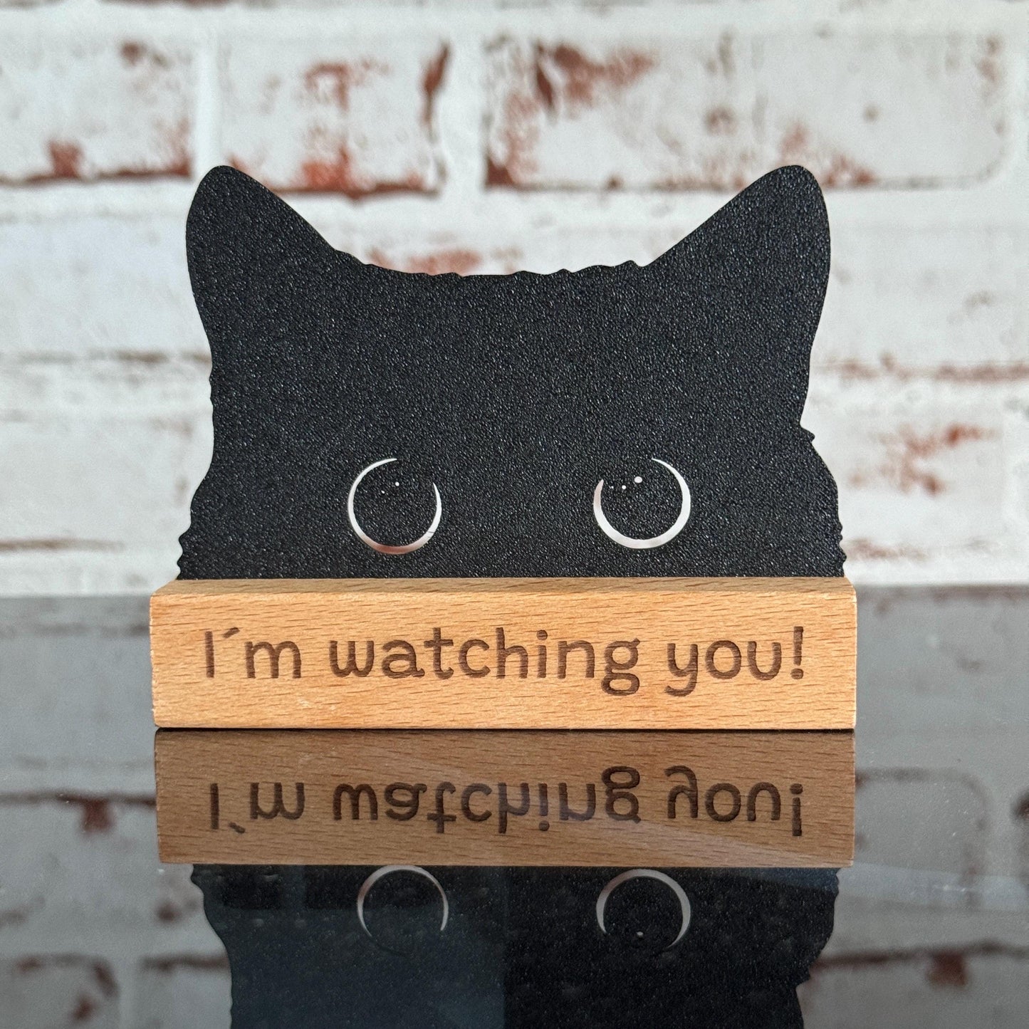 Witziger Katzen Aufsteller aus Holz mit Gravur „I’m watching you“ – lustiges Deko-Highlight & Geschenkidee für echte Katzenfans!