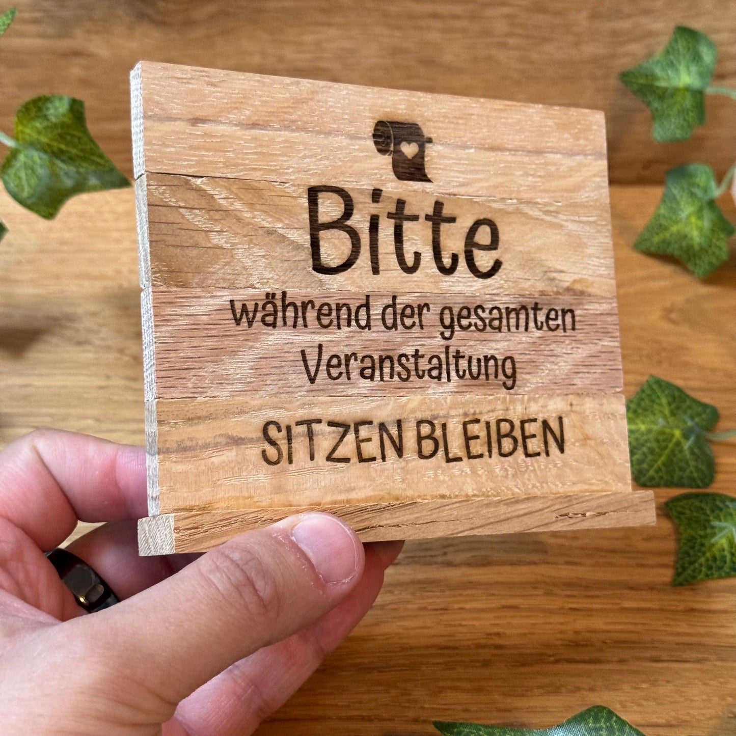Kloschild lustig | Badezimmerdeko aus Holz "Bitte sitzen bleiben!"