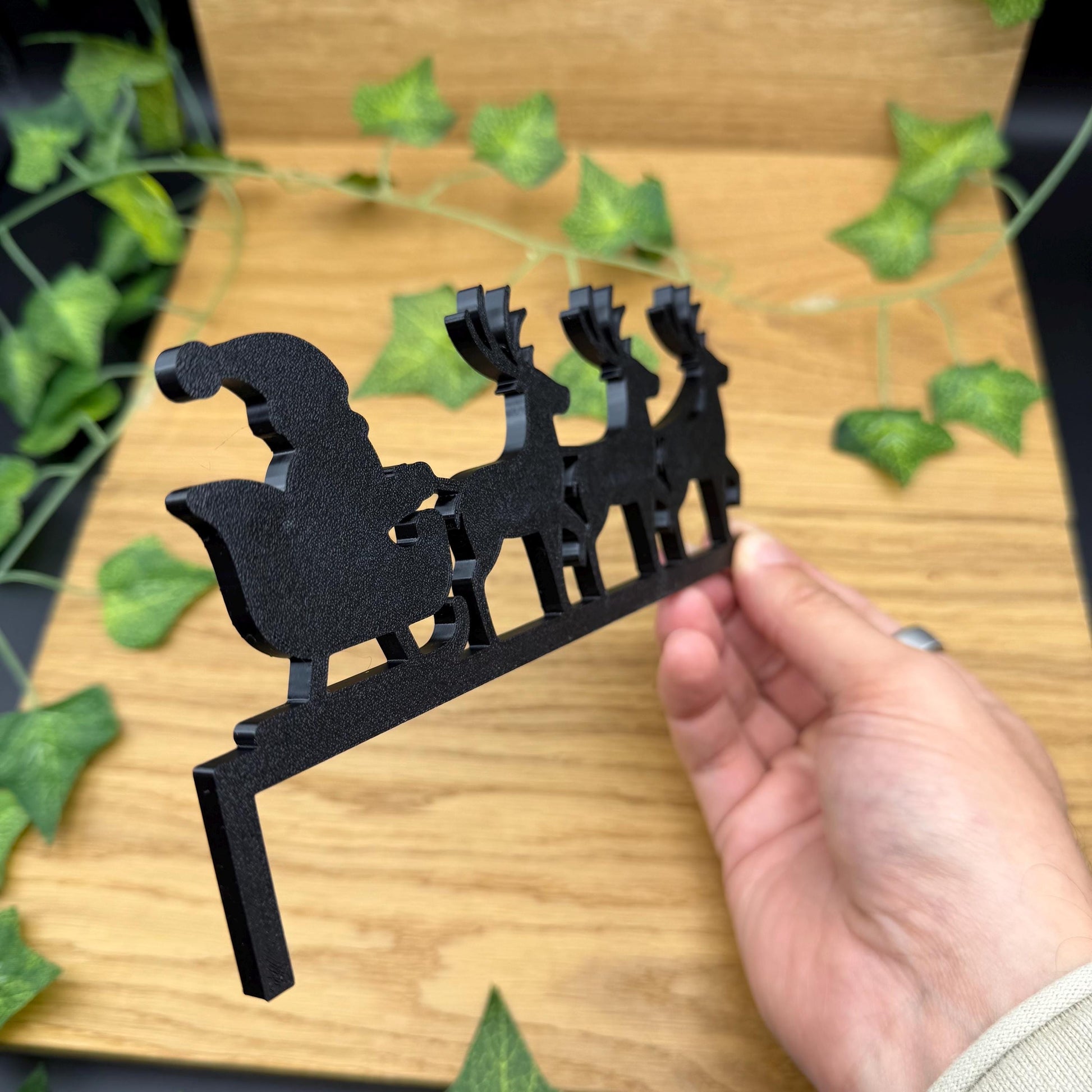 Weihnachtsdeko Schlitten mit Rentieren | Kantenhocker für Türrahmen, Schränke, etc.