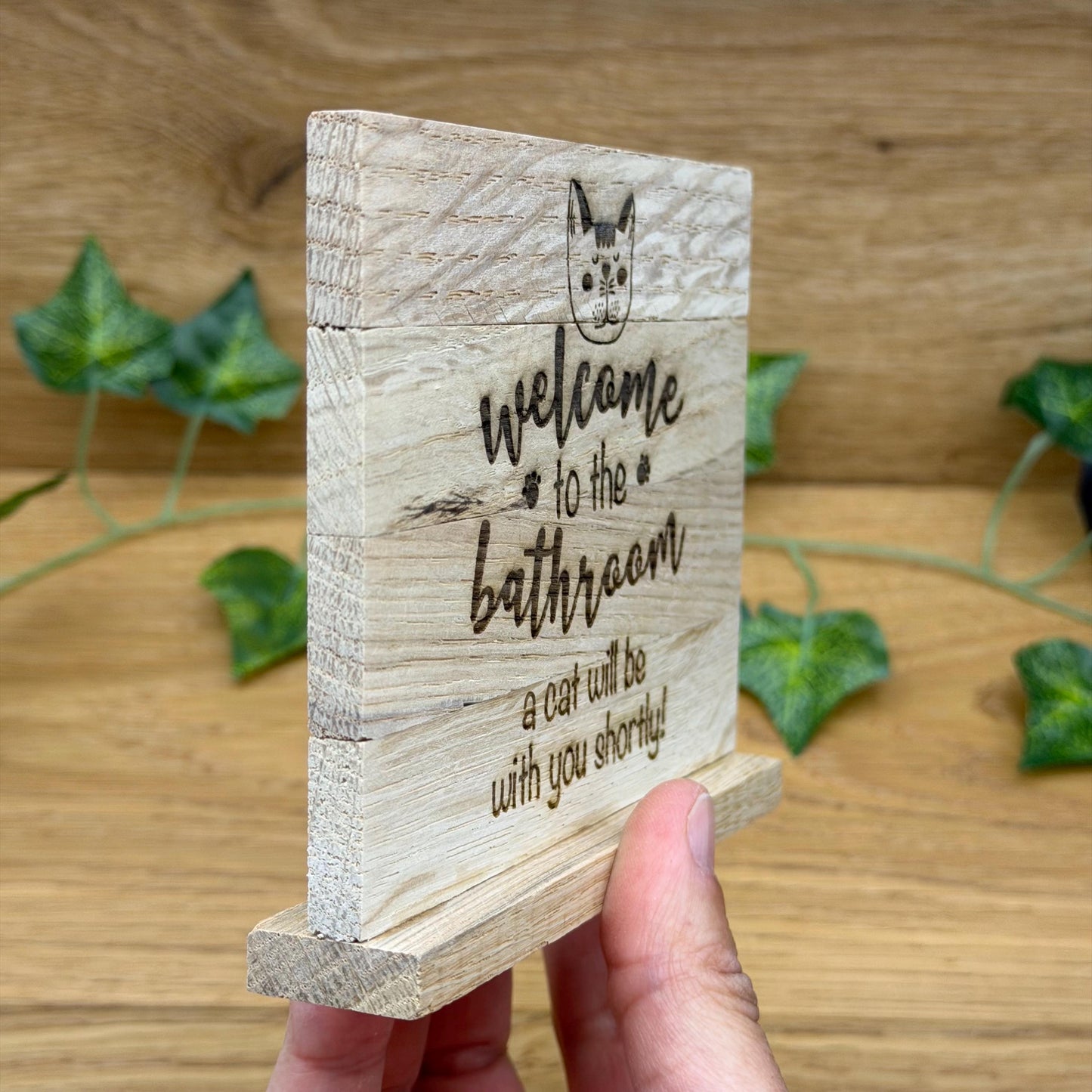 Kloschild lustig | Badezimmerdeko aus Holz "Bitte sitzen bleiben!"