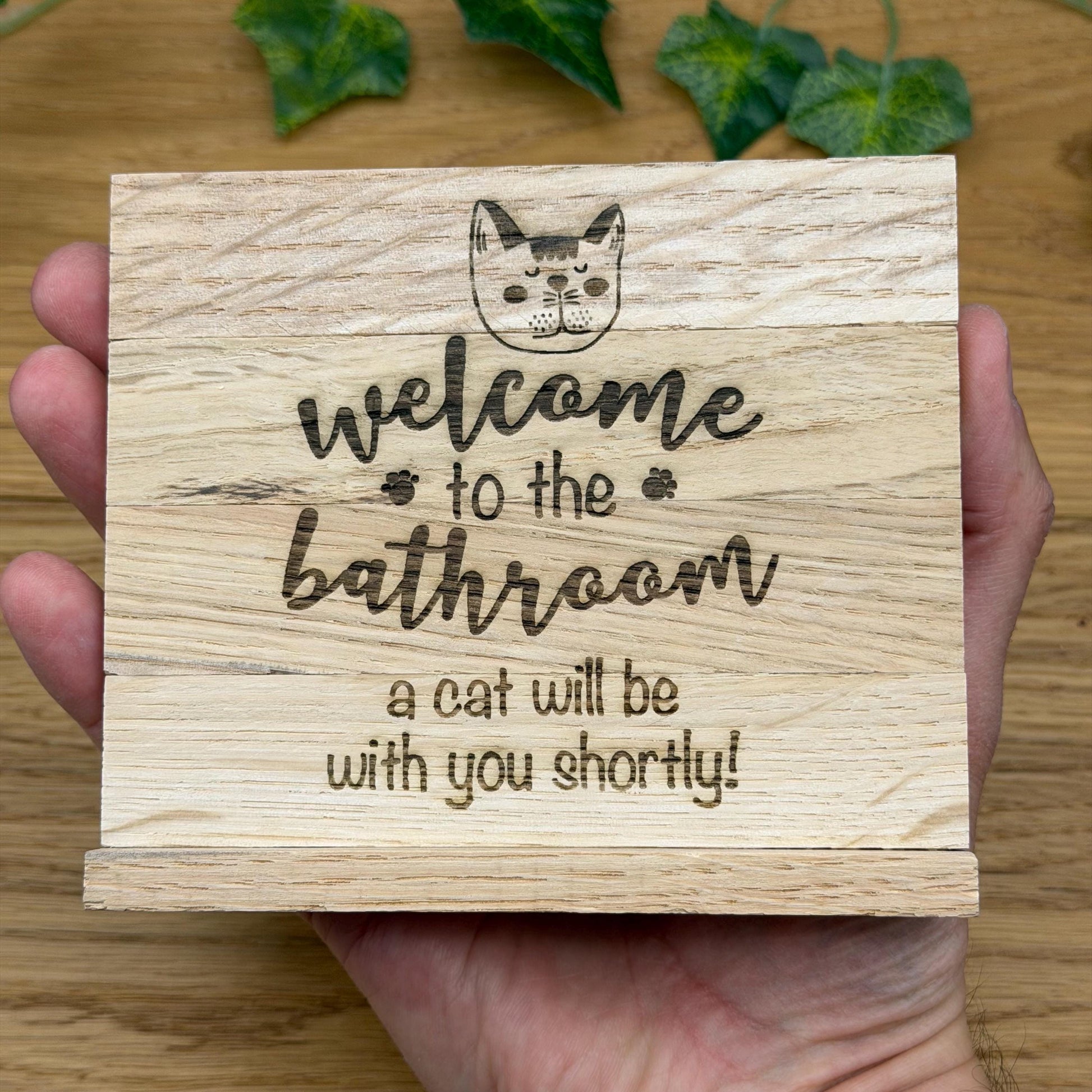 Kloschild lustig | Badezimmerdeko aus Holz "Bitte sitzen bleiben!"