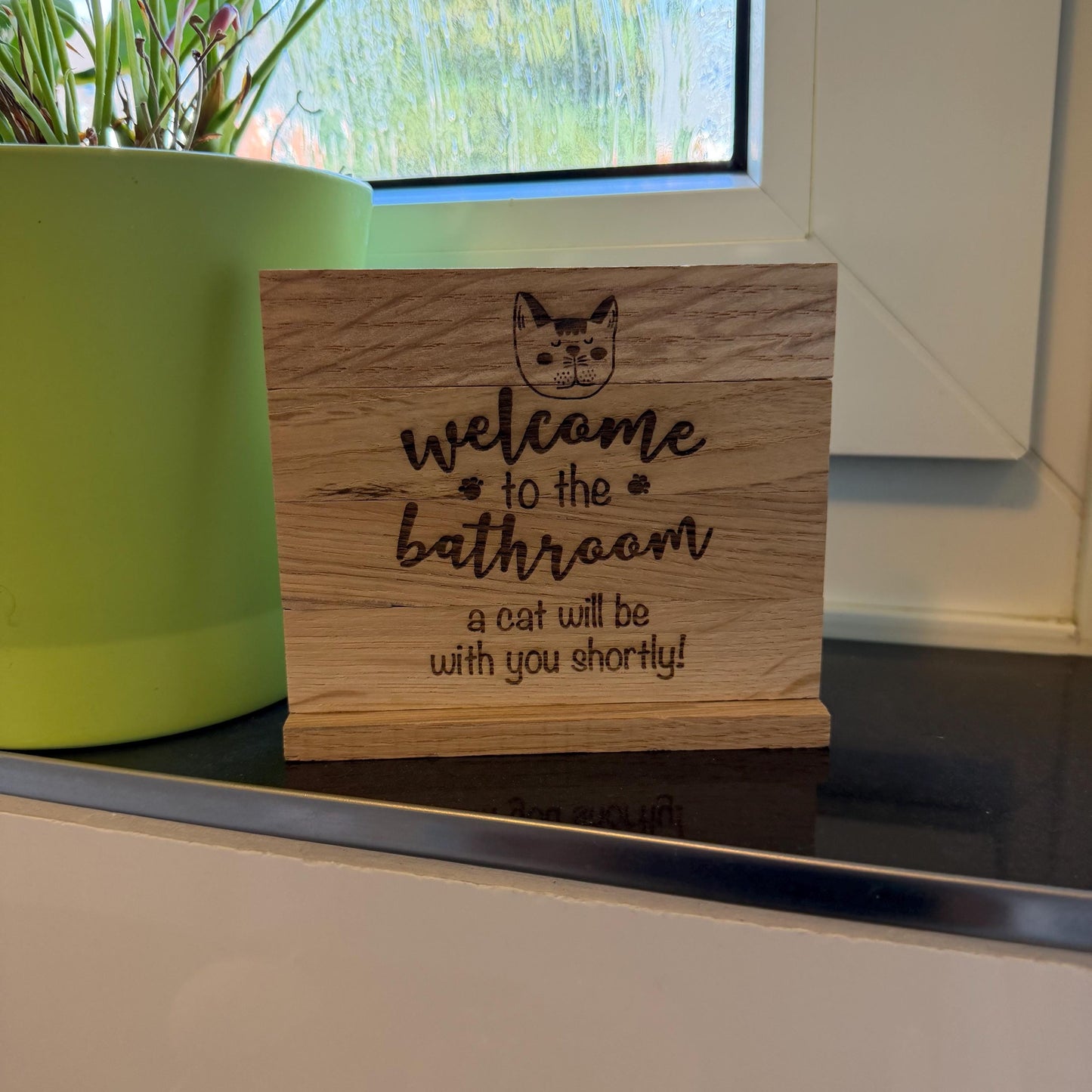 Kloschild lustig | Badezimmerdeko aus Holz "Bitte sitzen bleiben!"