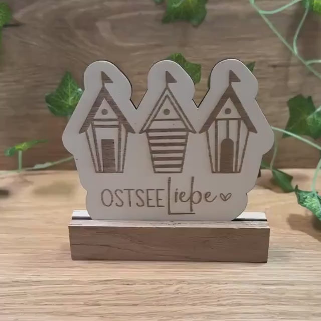 Nordischer Holzaufsteller "Ostsee-Liebe" | Maritime Deko aus Holz | Handgemachte Deko für Wohnzimmer, Küche & Bad | Tolle Geschenkidee